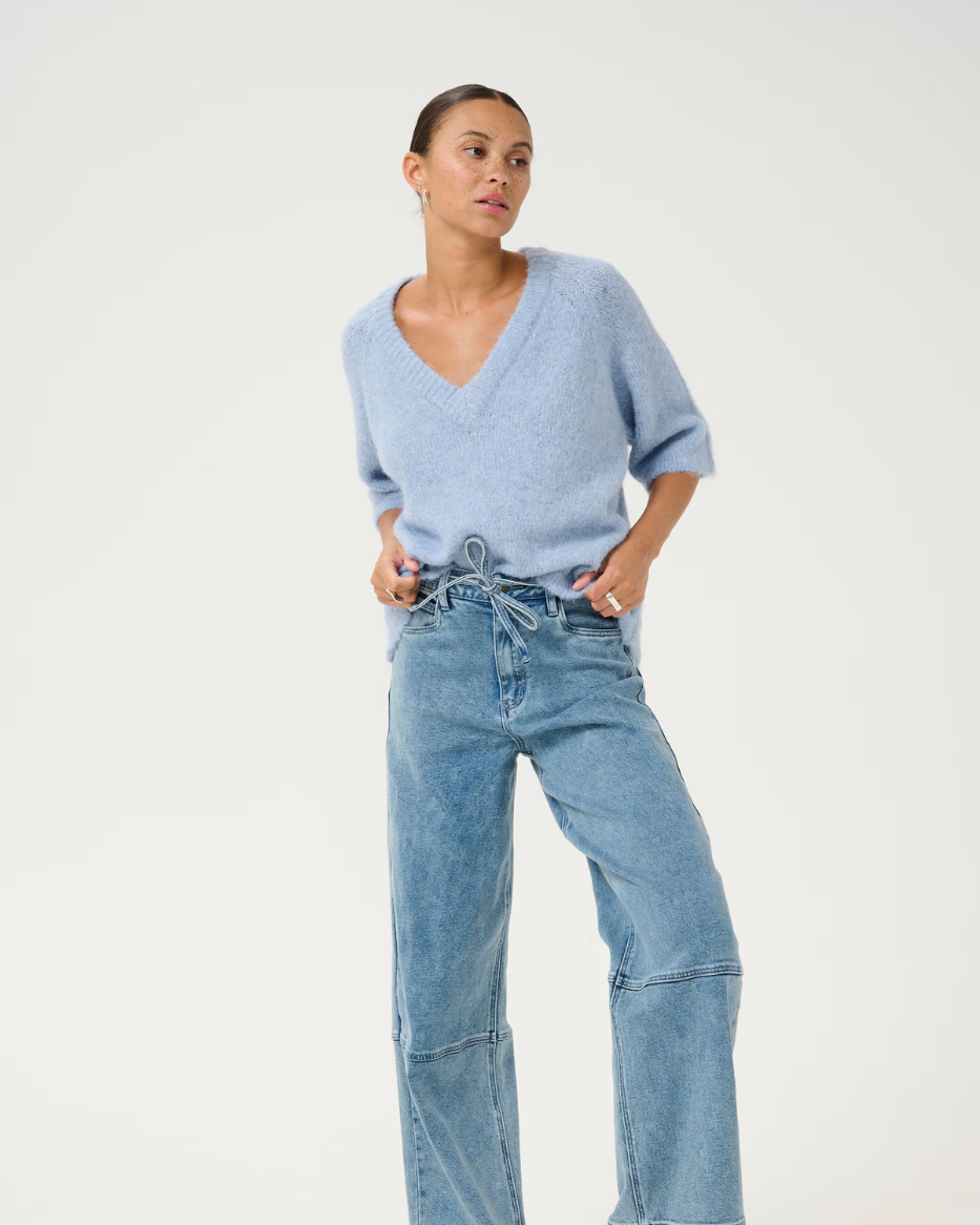 EMILIE V-NECK PULLOVER
