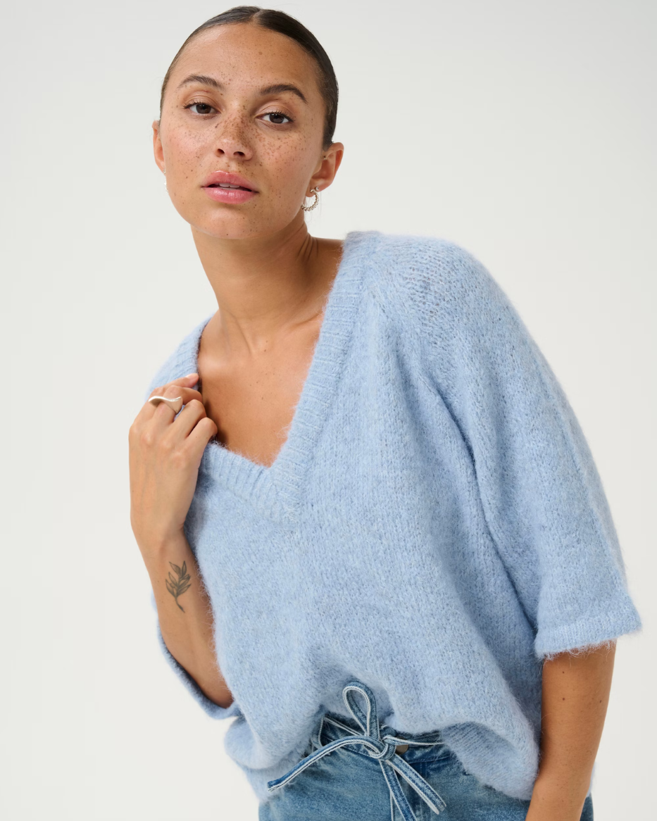 EMILIE V-NECK PULLOVER