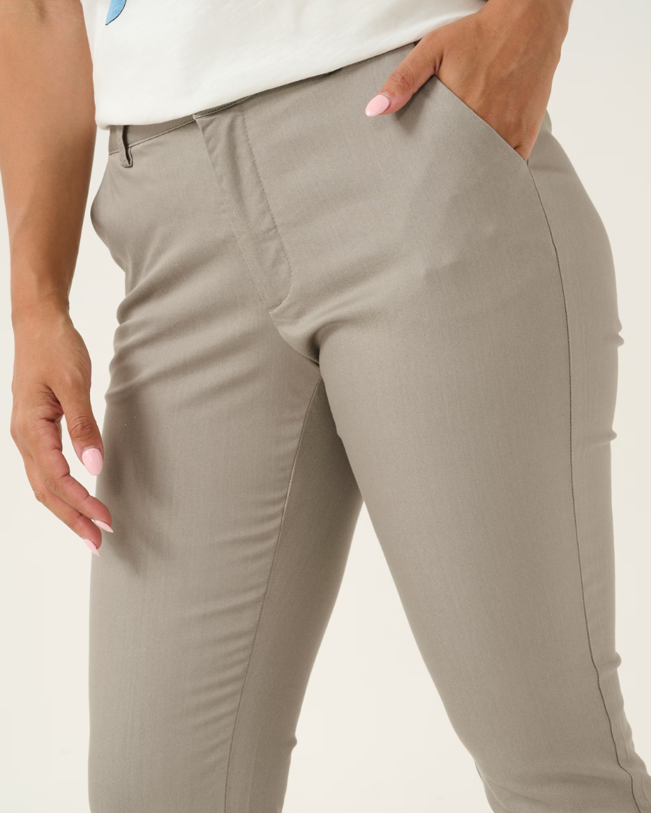 LEA 7/8 CHINO PANT