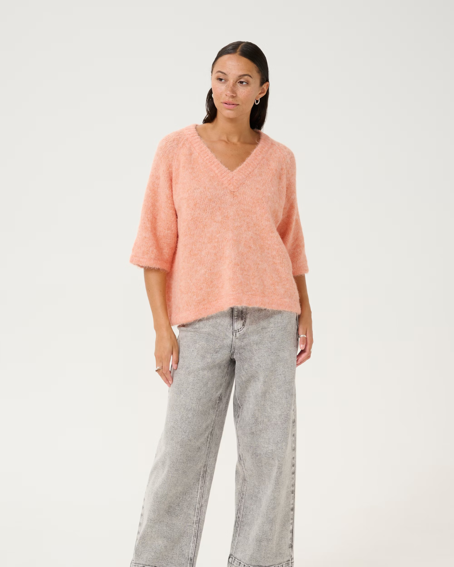 EMILIE V-NECK PULLOVER